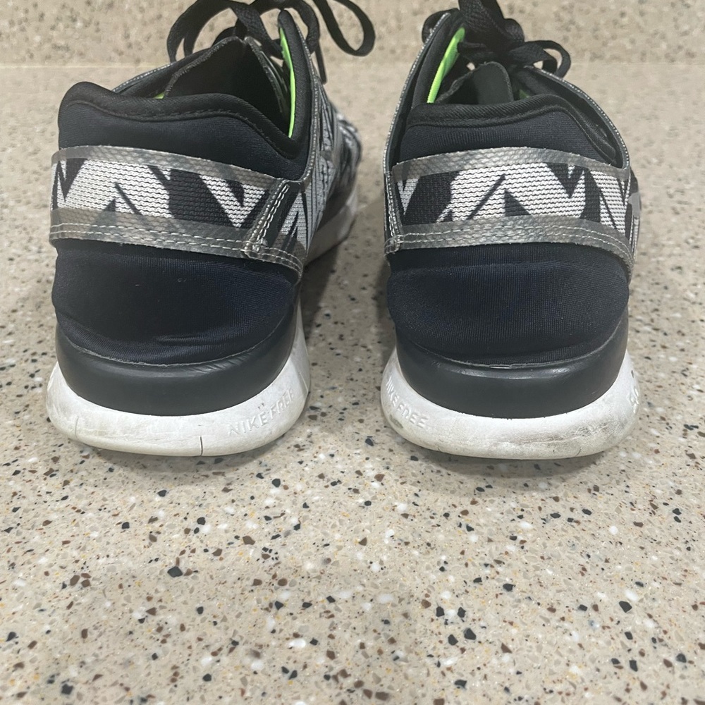 Nike Shoes - Picture 5 of 10
